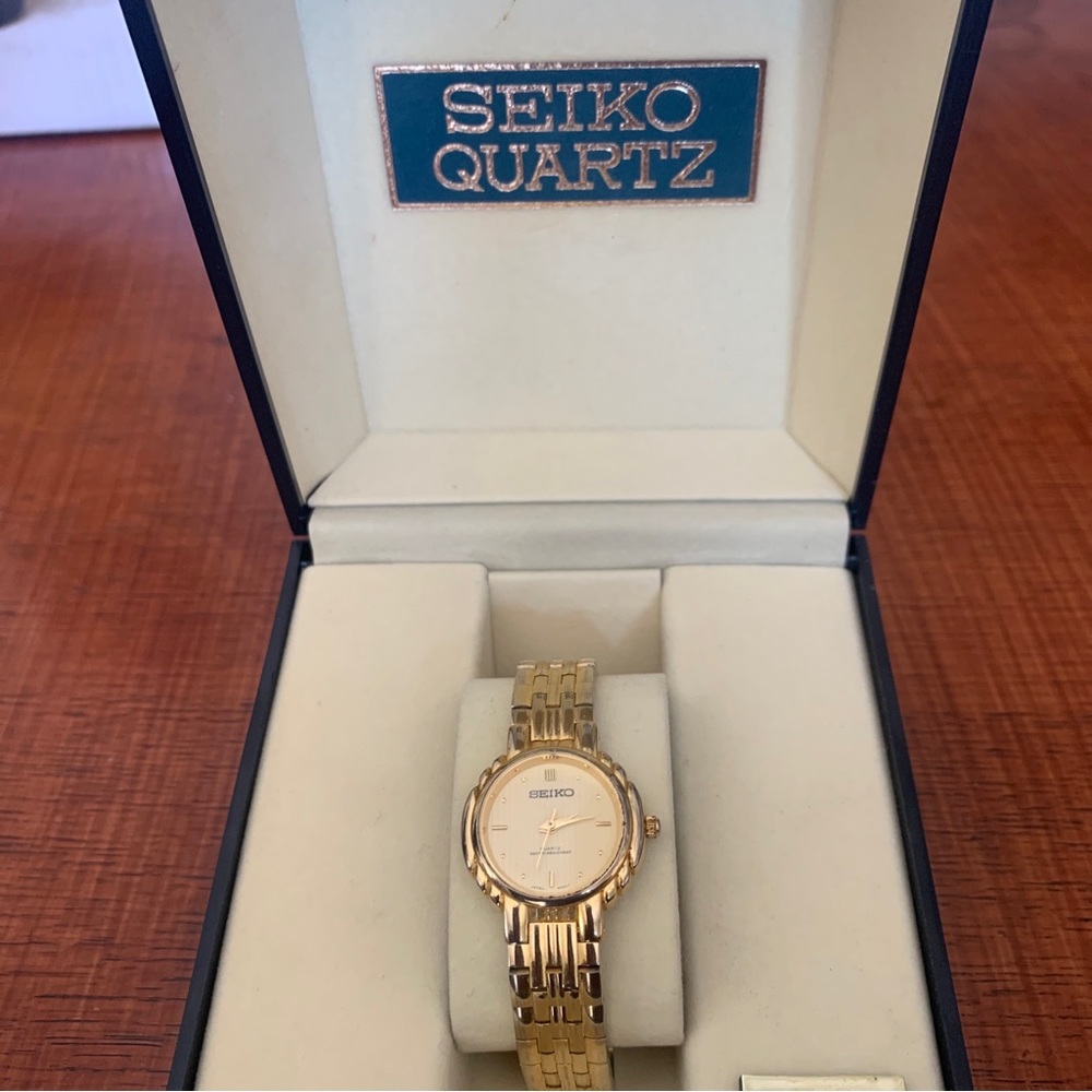 Vintage Seiko quartz women’s gold watch